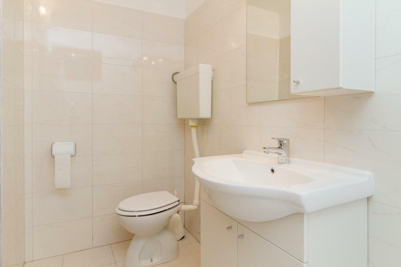 Apartments Perka Near Beach Пула Екстер'єр фото