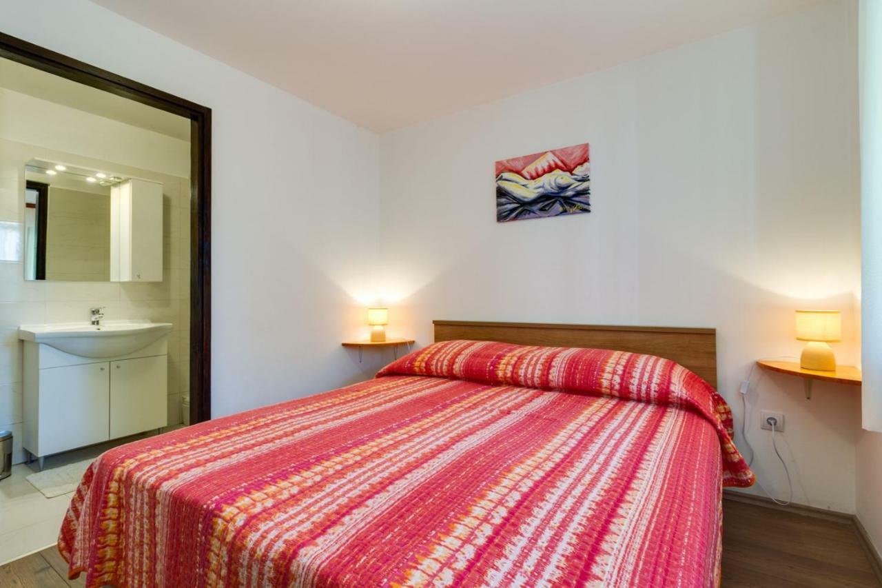 Apartments Perka Near Beach Пула Екстер'єр фото